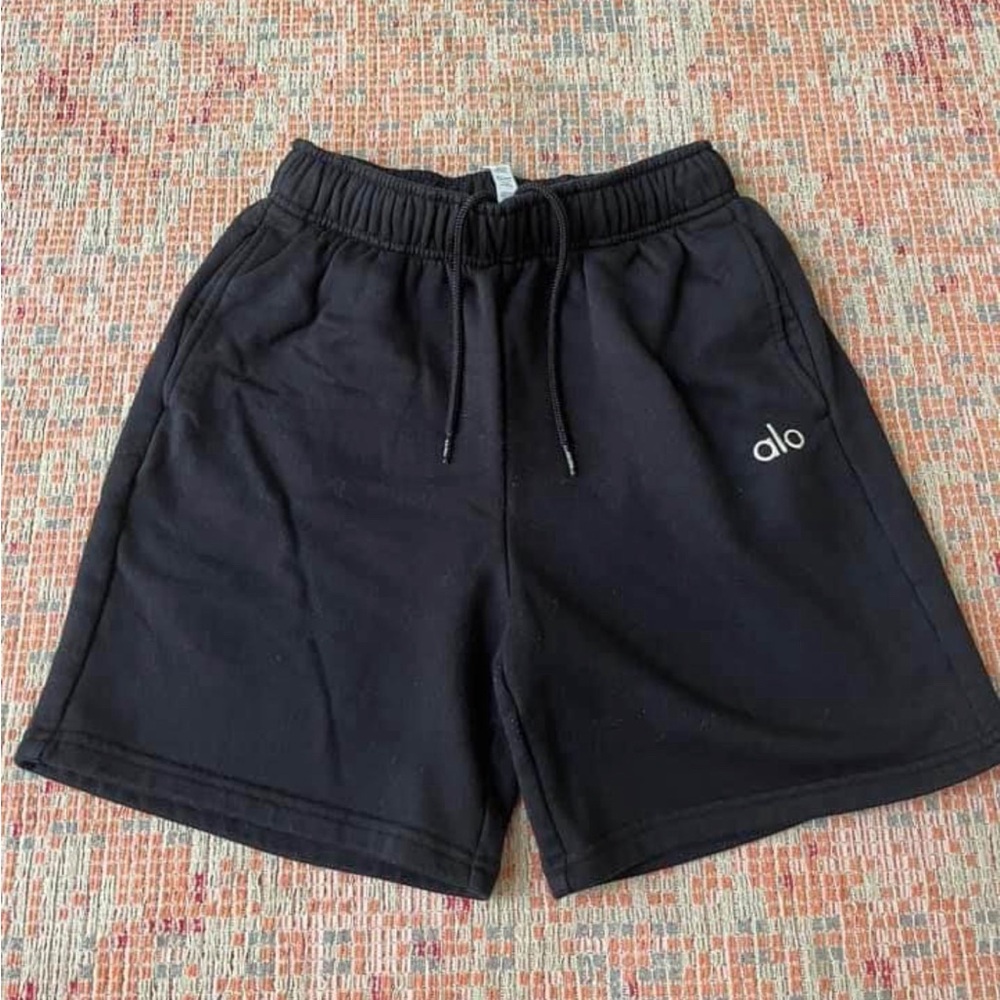 Alo Yoga-black shorts